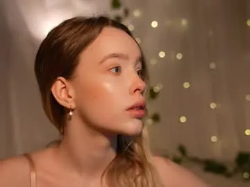 _Alicee_1 – webcam model profile photo Image 5