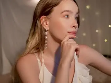 _Alicee_1 – webcam model profile photo Image 8