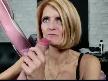 SelennaMoon – webcam model profile photo Image 15