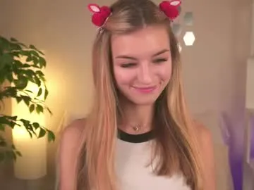 Haluley – webcam model profile photo Image 2