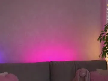 Haluley – webcam model profile photo Image 5