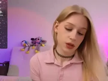 LanaBlondeBush – webcam model profile photo Image 2