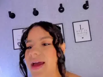 Chiaralovee – webcam model profile photo Image 6