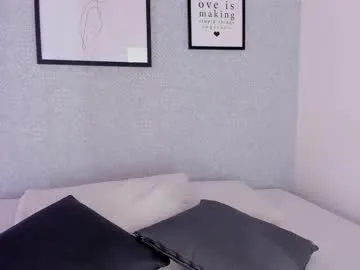 Chiaralovee – webcam model profile photo Image 7