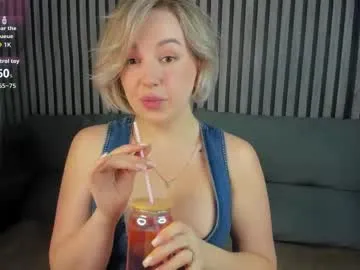 Girlaa – webcam model profile photo Image 11