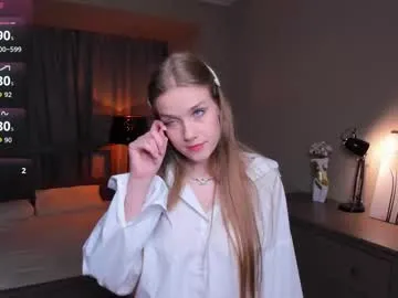 SnowPearl – webcam model profile photo Image 12