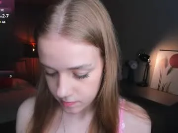 SnowPearl – webcam model profile photo Image 5