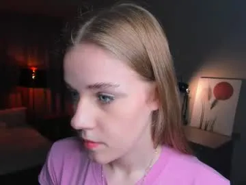 SnowPearl – webcam model profile photo Image 6