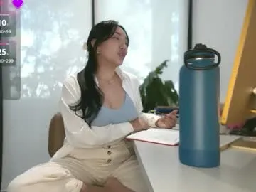 WhoreRobot – webcam model profile photo Image 14