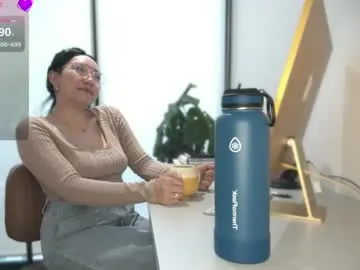 WhoreRobot – webcam model profile photo Image 19