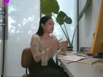 WhoreRobot – webcam model profile photo Image 5