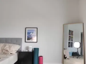 LoraDevine – webcam model profile photo Image 4