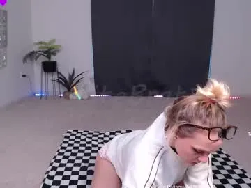 Karamelsw – webcam model profile photo Image 11