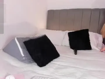 Nezabudka – webcam model profile photo Image 8