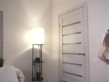 ChelseaBlondeUK – webcam model profile photo Image 12