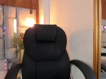 LiluDallass – webcam model profile photo Image 14