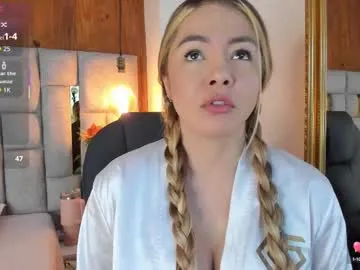 LiluDallass – webcam model profile photo Image 18