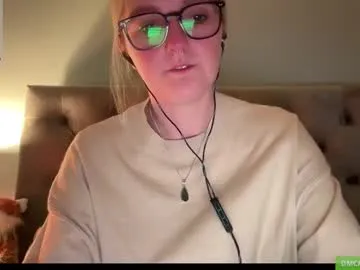 BlondeScarlettx – webcam model profile photo Image 4