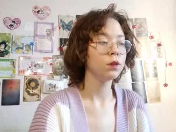 famouswomen – webcam model profile photo Image 13