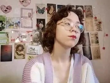 famouswomen – webcam model profile photo Image 16