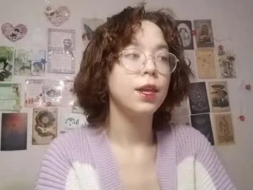 famouswomen – webcam model profile photo Image 17