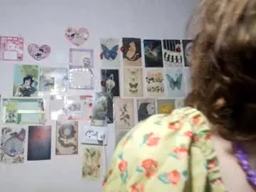 famouswomen – webcam model profile photo Image 5