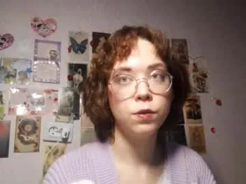 famouswomen – webcam model profile photo Image 9