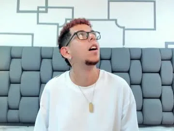 UKRaunchyRobyn – webcam model profile photo Image 15