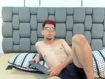 UKRaunchyRobyn – webcam model profile photo Image 8