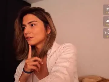 skyamber8v2 – webcam model profile photo Image 12