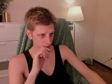 curlytwinkboy – webcam model profile photo Image 17