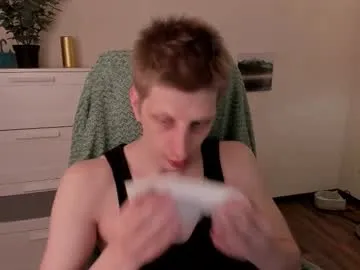 curlytwinkboy – webcam model profile photo Image 9