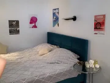 roouse – webcam model profile photo Image 12