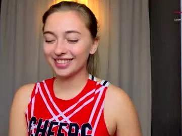 KarinaRouge – webcam model profile photo Image 4