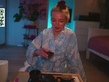 elaizza – webcam model profile photo Image 16