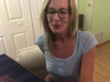 Hotforunow – webcam model profile photo Image 9