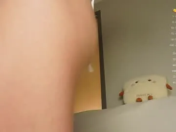 LeyaMeyers – webcam model profile photo Image 2