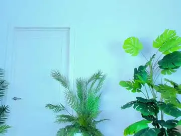 LoraDevine – webcam model profile photo Image 10