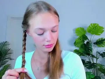 LoraDevine – webcam model profile photo Image 11