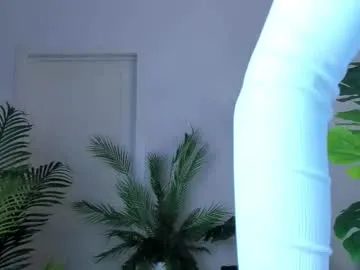 LoraDevine – webcam model profile photo Image 16