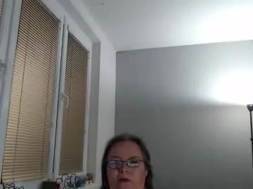 KateDivineUK – webcam model profile photo Image 7