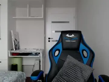 SelennaMoon – webcam model profile photo Image 3