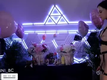 momsstory – webcam model profile photo Image 11