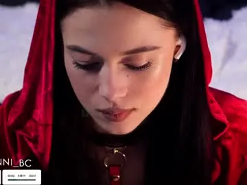 momsstory – webcam model profile photo Image 14