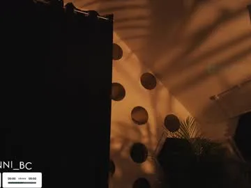 momsstory – webcam model profile photo Image 4