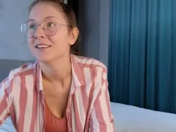 SaraNixxon – webcam model profile photo Image 7