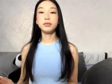 roouse – webcam model profile photo Image 2