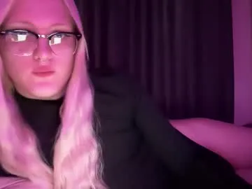 SelennaMoon – webcam model profile photo Image 2