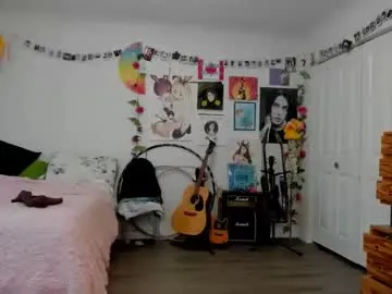 LoraDevine – webcam model profile photo Image 13