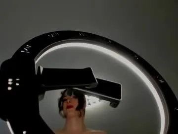 LoraDevine – webcam model profile photo Image 9